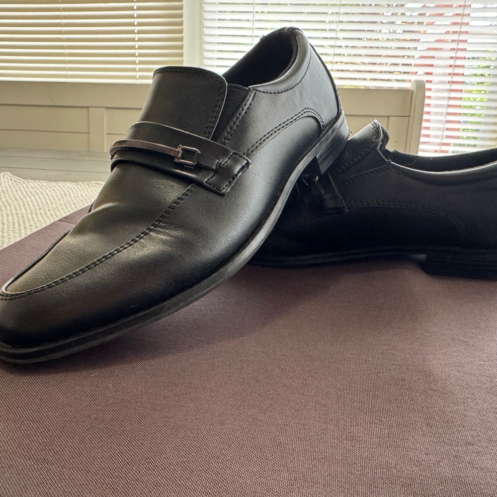 Mix No. 6 Black Leather Dress Shoes with Sleek Design